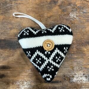 Heart-shaped Plush ornament with a Fair Isle pattern with button